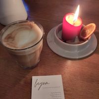 Leckerer Cappuccino und tolle Zimtschnecke at Lagom in Bremen