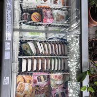 Freezer de congelados  #Veganuary at Spazio Mercado Saudável in Sao Paulo
