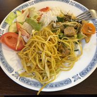Veggies from the salad bar, white rice, veggies with tofu and noodles with sprouts (vegan made on the spot)   at Asia Wok Man in Memmingen