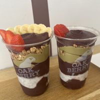 Pistachio bowls   at Oakberry in Nice