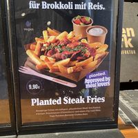 Salad and free dip included in planted steak offer  at Frittenwerk - Marktstraße in Koblenz