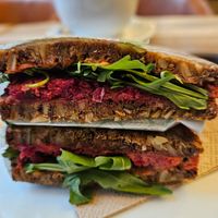 Rote Bete Stulle #Veganuary at Coffee Fellows in Trier