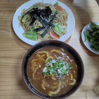 Curry udon noodles and fried udon noodles at Raumen Tsumu in Naoshima