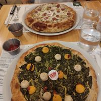 Pizza con friarielli e pizza con "gorgonzola" e "salsiccia" at Pit'sa in Bergamo
