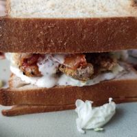 Seitan toast with kimchi at AME Café in Lyon