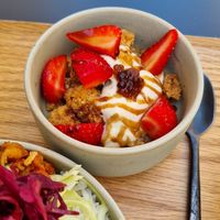 Mention spéciale pour ce crumble qui était particulièrement delicieux ! at AME Café in Lyon