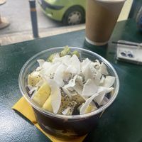Bowl with pineapple, kiwi and coconut flakes  at Açaí Verão Athens in Athens