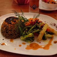 Freeke-Risotto mit geräuchertem Grünkern und Gemüse at Baba Azeitona in Hamburg