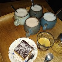 Hot chocolate, coffee, oats/coco/Pb&chocolate blondie at La Juxtaposition in Barbizon