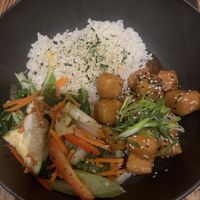 General Tao tofu with sticky rice 7/10  at Sésame in Saint-bruno-de-montarville