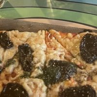 Vegan pizza, cheese, sundried tomatos  at Patagonicus in El Chalten