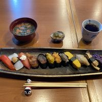 12 piece sushi set  at Chirashiya - ちらし寿司のちらしや  in Kamakura