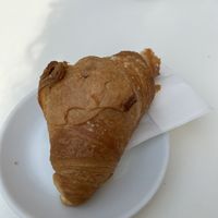 Cornetto vegano all albicocca   at House Cafe in Pisa