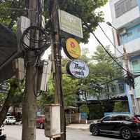 Middle sign   at Shala Vegan House in Da Nang