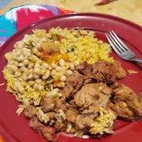Almuerzo pedido para llevar: Arroz junto con garbanzos, habichuelas blancas y Pepper Steak de soya. at A Lo Natural in Ponce