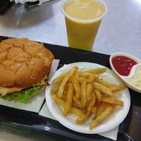 Hamburguesa vegetariana at La Tamalera Vegetariana in Medellin