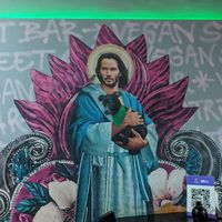 Interior artwork at Yasai Vegan Sushi in Santiago