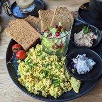Scrambled tofu at VRÜH - All Day Breakfast in Dortmund