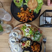 Probierplatte und Burger at VRÜH - All Day Breakfast in Dortmund