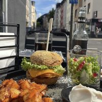 Mango NoChicken-Burger   at VRÜH - All Day Breakfast in Dortmund