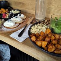 Probierteller und English Breakfast at VRÜH - All Day Breakfast in Dortmund