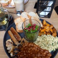 English breakfast at VRÜH - All Day Breakfast in Dortmund