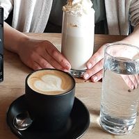Weiße Schokolade, Kaffee, Kranwasser at VRÜH - All Day Breakfast in Dortmund