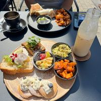 Probierplatte und breakfast burrito   at VRÜH - All Day Breakfast in Dortmund