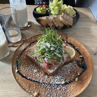 avocado toast under hinten rühr”ei"  at VRÜH - All Day Breakfast in Dortmund