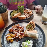 Above: English Breakfast, bottom: Breakfast Burrito at VRÜH - All Day Breakfast in Dortmund