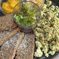 Vegan Scrambled Egg  at VRÜH - All Day Breakfast in Dortmund