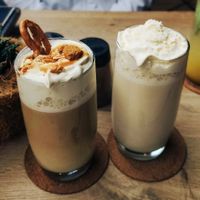 Karamell Latte Macchiato & Weiße heiße Schokolade at VRÜH - All Day Breakfast in Dortmund