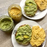 Sandwiches with avocado hummus with spinach and pumpkin mousse with cashew cream cheese at Gayamboulé in Yerevan