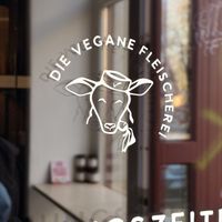 Logo an der Eingangstür  at Die Vegane Fleischerei in Dresden