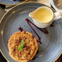 Very yummy vegan apple crumble at The Dog And Duck in London