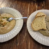Hummus und Baba Ghanoush at Humus in Bolzano