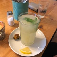 Hot lemon-elderflower drink at Deli Kitchen in Munich