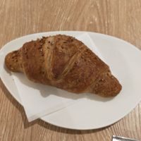 Brioche con pesca e farro at Pasticceria Caffetteria LD in Montebelluna