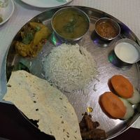 Nepali Set, um es vegan zu machen den Joghurt abbestellen!   at Base Camp Restaurant in Almada