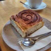 Fluffige Zimtschnecke at Konditorei Goetheplatz Café in Bad Berleburg