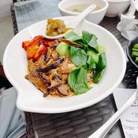 Dry wonton noodles at Water Drop Teahouse 滴水坊 in Northeast Singapore