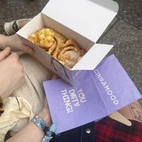 Bueno and Apple vegan Cinammon Roll at Cinnamood in Berlin