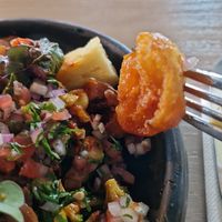 Anticuchos veganizados (papá criolla frita) at Lyara Restaurante in Manizales