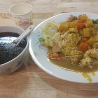 curry rice and healthy soup at Dōng Dōng SùShí 東東素食 in New Taipei City