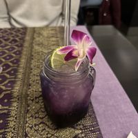 Eistee mit Schmetterlingsblütensirup  at Samphat Thai in Tubingen