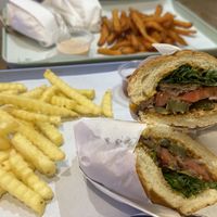 Los dos menús (panini y sándwich, súper ricos)  at Vbb House in Paris