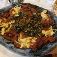 Veganera: base of seitan ragù and tomato topped with friarielli, artichokes and sundried tomatoes at Il Giardino delle Spezie in Padergnone