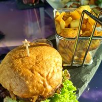 Bohnen Burger mit Kartoffel Dippers at Starlet Kempten in Kempten