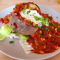 Baked potato chili sin carne (vegan) at lonnes + leusch in Neuss