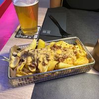 Chips with cheddar and bacon at Impact Food in Rome